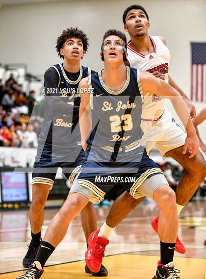 Thumbnail 1 in Centennial vs. St. John Bosco (The Classic at Damien) Tournament photogallery.