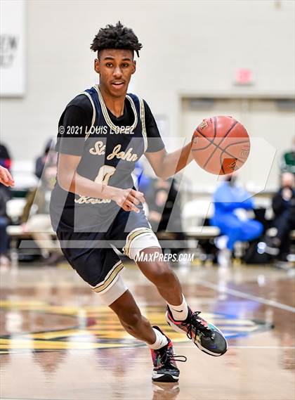 Thumbnail 3 in Centennial vs. St. John Bosco (The Classic at Damien) Tournament photogallery.