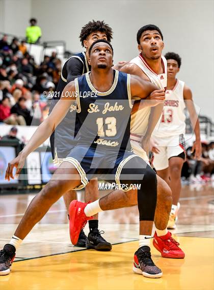 Thumbnail 2 in Centennial vs. St. John Bosco (The Classic at Damien) Tournament photogallery.