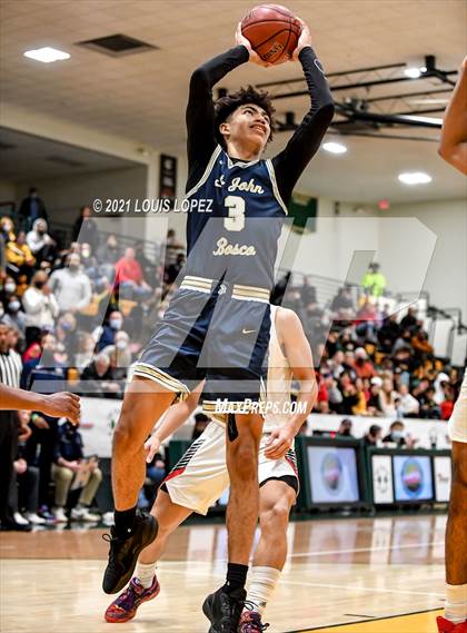 Thumbnail 3 in Centennial vs. St. John Bosco (The Classic at Damien) Tournament photogallery.