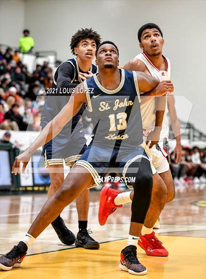 Thumbnail 3 in Centennial vs. St. John Bosco (The Classic at Damien) Tournament photogallery.
