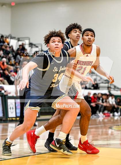 Thumbnail 3 in Centennial vs. St. John Bosco (The Classic at Damien) Tournament photogallery.