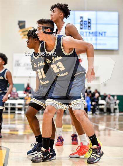 Thumbnail 1 in Centennial vs. St. John Bosco (The Classic at Damien) Tournament photogallery.