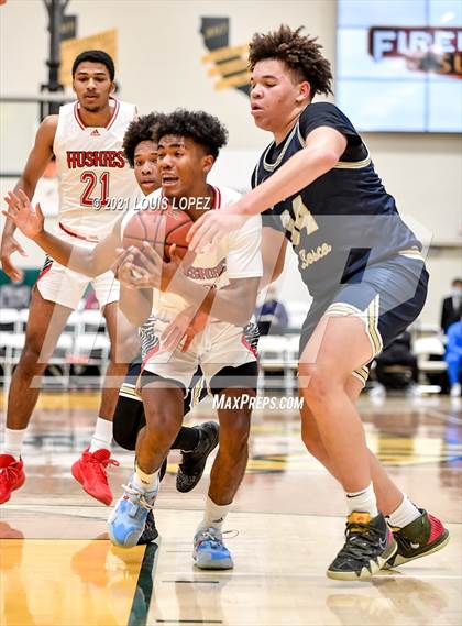 Thumbnail 1 in Centennial vs. St. John Bosco (The Classic at Damien) Tournament photogallery.