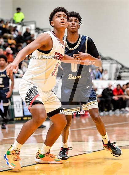 Thumbnail 1 in Centennial vs. St. John Bosco (The Classic at Damien) Tournament photogallery.