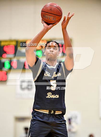 Thumbnail 3 in Centennial vs. St. John Bosco (The Classic at Damien) Tournament photogallery.