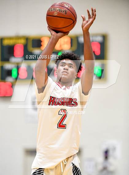 Thumbnail 3 in Centennial vs. St. John Bosco (The Classic at Damien) Tournament photogallery.