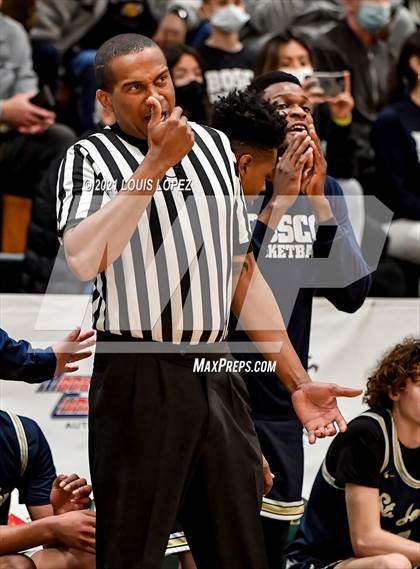 Thumbnail 2 in Centennial vs. St. John Bosco (The Classic at Damien) Tournament photogallery.
