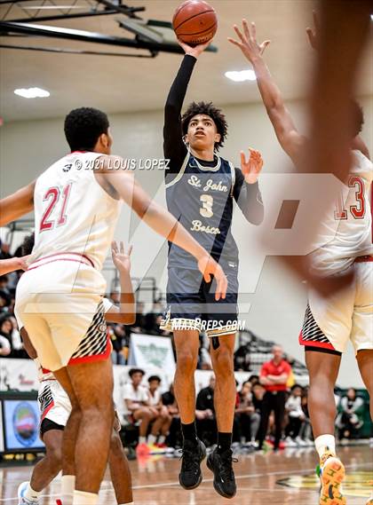 Thumbnail 2 in Centennial vs. St. John Bosco (The Classic at Damien) Tournament photogallery.