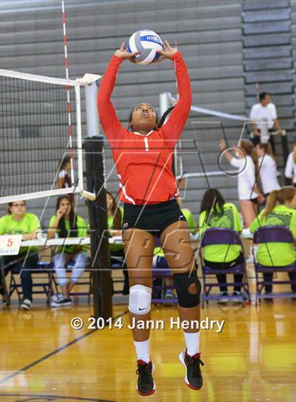 Thumbnail 3 in Assumption vs. Mater Dei (Durango Fall Classic) photogallery.