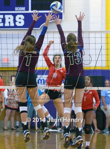 Thumbnail 3 in Assumption vs. Mater Dei (Durango Fall Classic) photogallery.