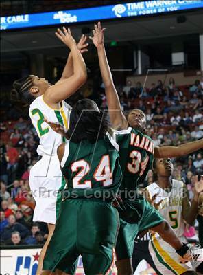 Thumbnail 1 in Naaman Forest vs. De Soto (UIL 5A Semifinals) photogallery.