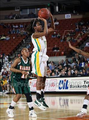 Thumbnail 2 in Naaman Forest vs. De Soto (UIL 5A Semifinals) photogallery.