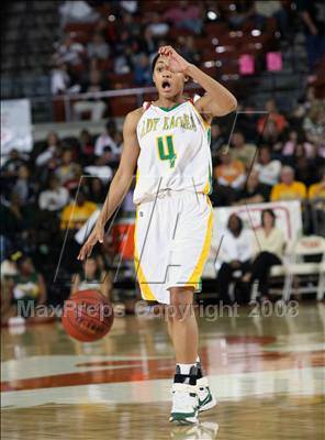 Thumbnail 2 in Naaman Forest vs. De Soto (UIL 5A Semifinals) photogallery.