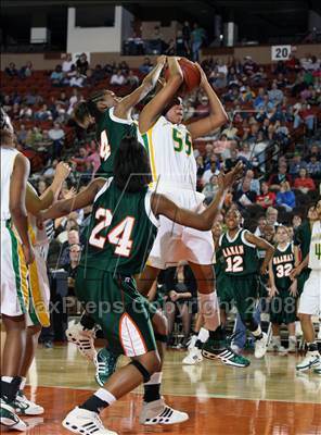 Thumbnail 2 in Naaman Forest vs. De Soto (UIL 5A Semifinals) photogallery.