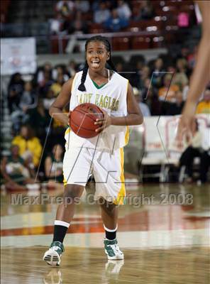 Thumbnail 2 in Naaman Forest vs. De Soto (UIL 5A Semifinals) photogallery.