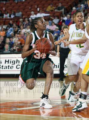 Thumbnail 2 in Naaman Forest vs. De Soto (UIL 5A Semifinals) photogallery.
