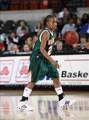 Thumbnail 3 in Naaman Forest vs. De Soto (UIL 5A Semifinals) photogallery.