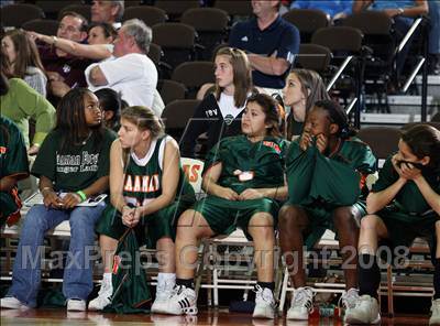 Thumbnail 3 in Naaman Forest vs. De Soto (UIL 5A Semifinals) photogallery.