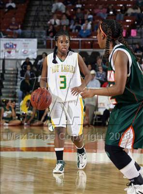 Thumbnail 1 in Naaman Forest vs. De Soto (UIL 5A Semifinals) photogallery.