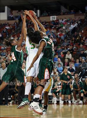 Thumbnail 1 in Naaman Forest vs. De Soto (UIL 5A Semifinals) photogallery.