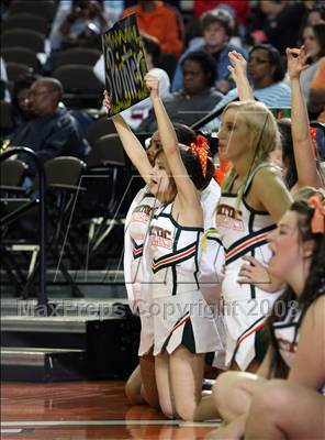 Thumbnail 1 in Naaman Forest vs. De Soto (UIL 5A Semifinals) photogallery.