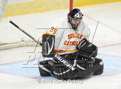 Thumbnail 3 in Seton Hall Prep vs. Bergen Catholic (Notre Dame New Year's Invitational Consolation) photogallery.