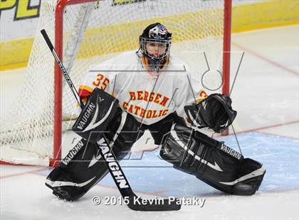 Thumbnail 3 in Seton Hall Prep vs. Bergen Catholic (Notre Dame New Year's Invitational Consolation) photogallery.