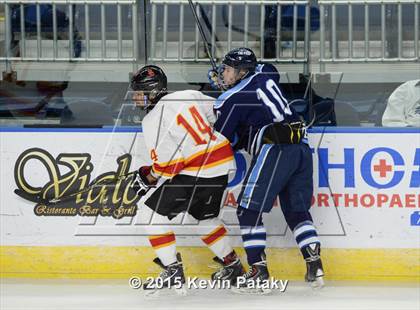 Thumbnail 2 in Seton Hall Prep vs. Bergen Catholic (Notre Dame New Year's Invitational Consolation) photogallery.