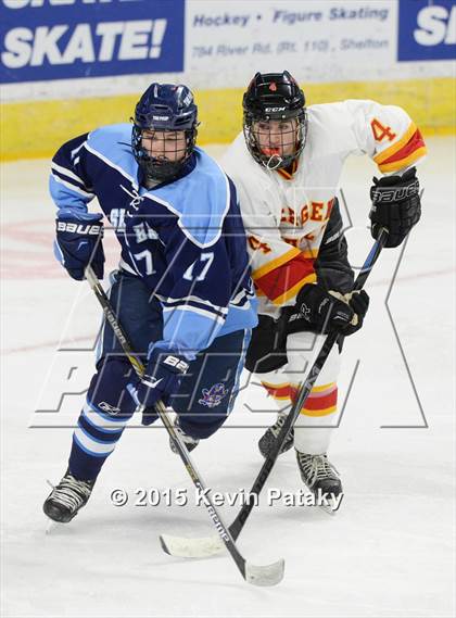 Thumbnail 1 in Seton Hall Prep vs. Bergen Catholic (Notre Dame New Year's Invitational Consolation) photogallery.