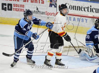 Thumbnail 2 in Seton Hall Prep vs. Bergen Catholic (Notre Dame New Year's Invitational Consolation) photogallery.