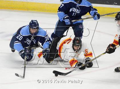Thumbnail 2 in Seton Hall Prep vs. Bergen Catholic (Notre Dame New Year's Invitational Consolation) photogallery.