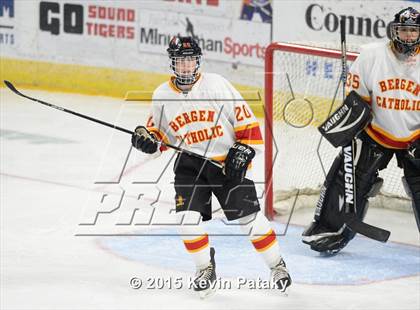 Thumbnail 3 in Seton Hall Prep vs. Bergen Catholic (Notre Dame New Year's Invitational Consolation) photogallery.