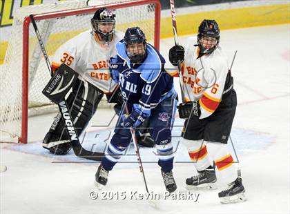 Thumbnail 1 in Seton Hall Prep vs. Bergen Catholic (Notre Dame New Year's Invitational Consolation) photogallery.