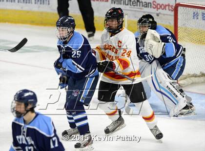 Thumbnail 2 in Seton Hall Prep vs. Bergen Catholic (Notre Dame New Year's Invitational Consolation) photogallery.
