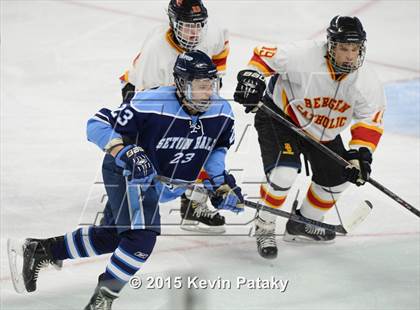 Thumbnail 3 in Seton Hall Prep vs. Bergen Catholic (Notre Dame New Year's Invitational Consolation) photogallery.