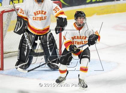 Thumbnail 1 in Seton Hall Prep vs. Bergen Catholic (Notre Dame New Year's Invitational Consolation) photogallery.