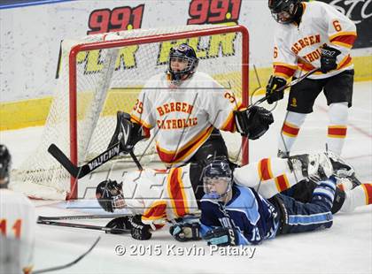 Thumbnail 3 in Seton Hall Prep vs. Bergen Catholic (Notre Dame New Year's Invitational Consolation) photogallery.