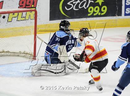Thumbnail 2 in Seton Hall Prep vs. Bergen Catholic (Notre Dame New Year's Invitational Consolation) photogallery.