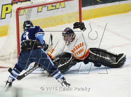 Thumbnail 2 in Seton Hall Prep vs. Bergen Catholic (Notre Dame New Year's Invitational Consolation) photogallery.