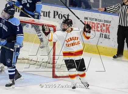 Thumbnail 2 in Seton Hall Prep vs. Bergen Catholic (Notre Dame New Year's Invitational Consolation) photogallery.