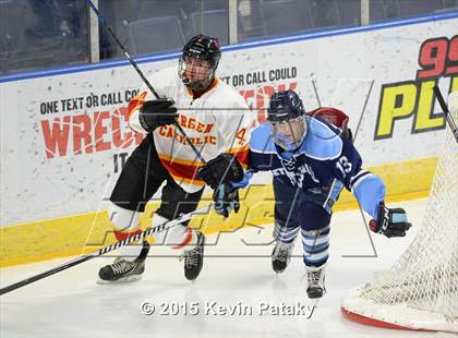 Thumbnail 2 in Seton Hall Prep vs. Bergen Catholic (Notre Dame New Year's Invitational Consolation) photogallery.