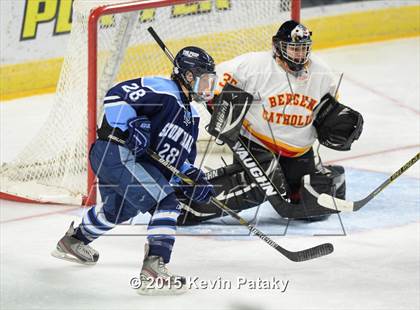 Thumbnail 2 in Seton Hall Prep vs. Bergen Catholic (Notre Dame New Year's Invitational Consolation) photogallery.