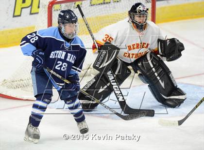 Thumbnail 2 in Seton Hall Prep vs. Bergen Catholic (Notre Dame New Year's Invitational Consolation) photogallery.