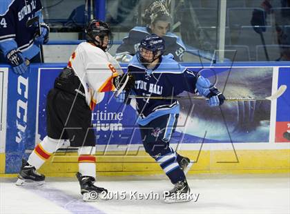 Thumbnail 2 in Seton Hall Prep vs. Bergen Catholic (Notre Dame New Year's Invitational Consolation) photogallery.