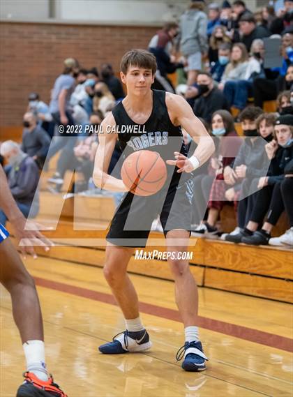 Thumbnail 2 in Rogers vs Graham-Kapowsin (SPSL 4A playoff) photogallery.