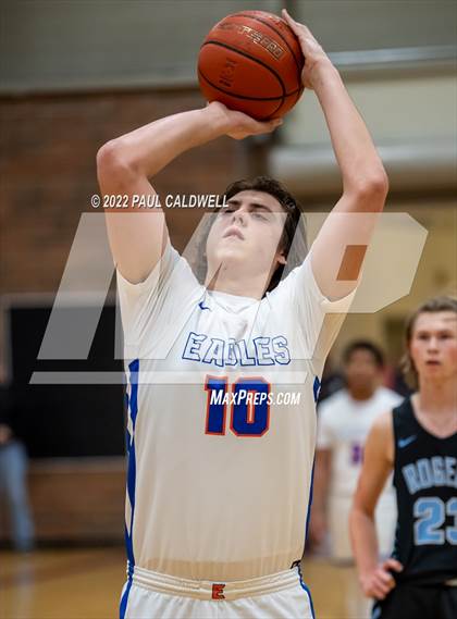 Thumbnail 1 in Rogers vs Graham-Kapowsin (SPSL 4A playoff) photogallery.