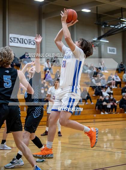 Thumbnail 1 in Rogers vs Graham-Kapowsin (SPSL 4A playoff) photogallery.