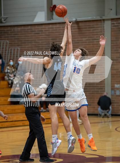 Thumbnail 3 in Rogers vs Graham-Kapowsin (SPSL 4A playoff) photogallery.
