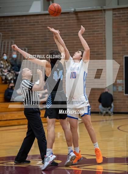 Thumbnail 2 in Rogers vs Graham-Kapowsin (SPSL 4A playoff) photogallery.